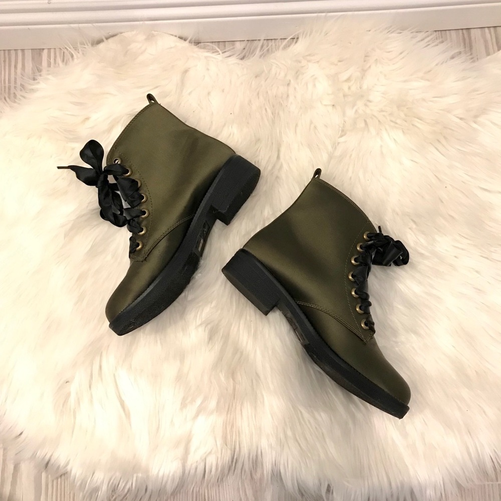 DIRTY LAUNDRY Green w/Black Ribbon Lace AnkleBoots